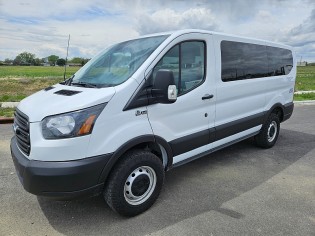 Auto-Ford-Transit 150 Passenger Wagon